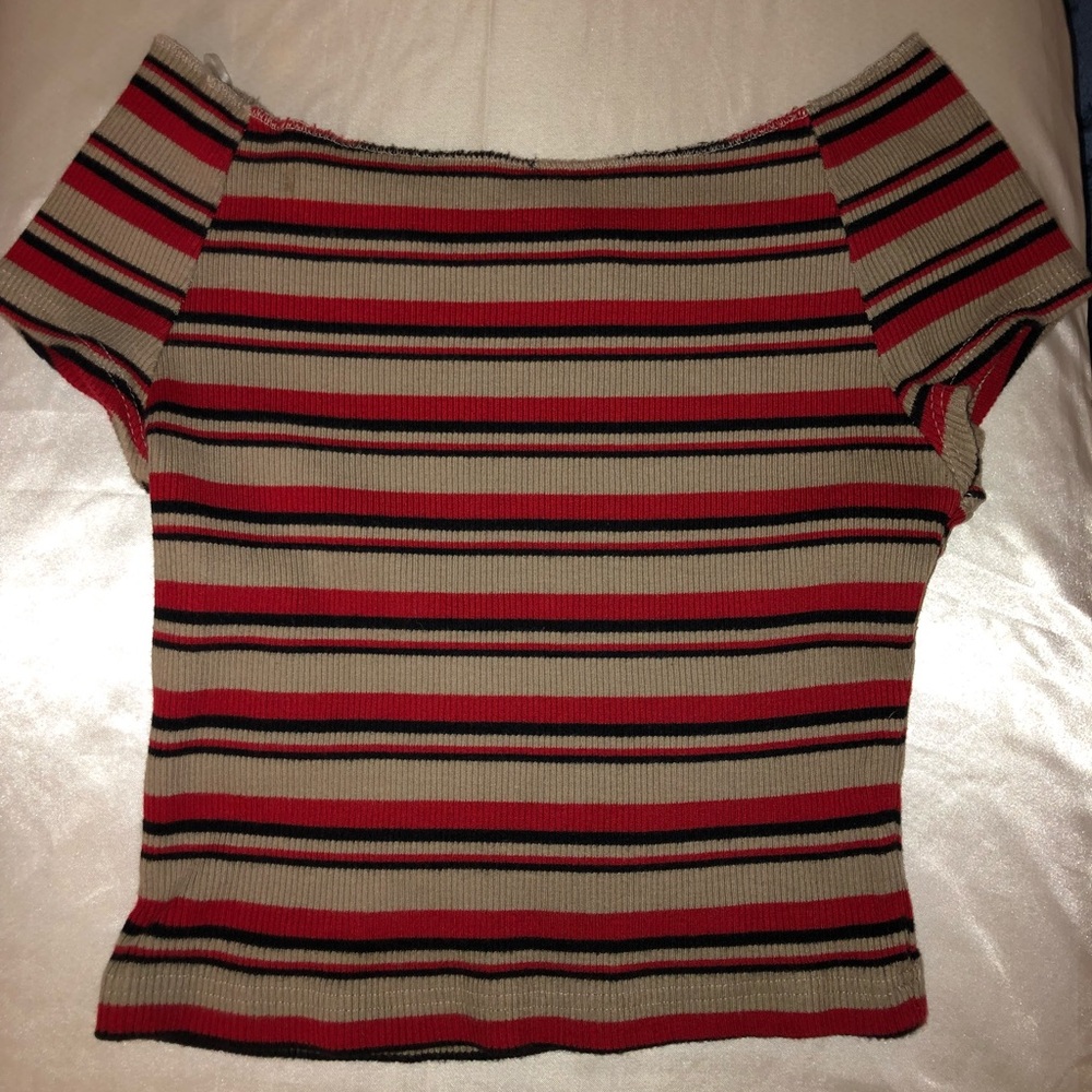 Off the shoulder Brandy Melville crop top.